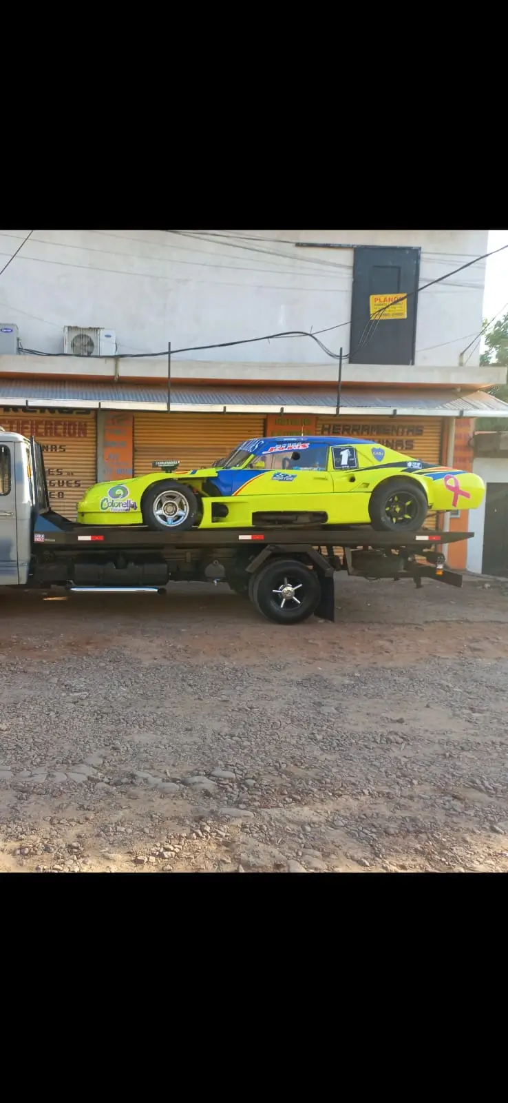 Foto de traslado de auto de carrera