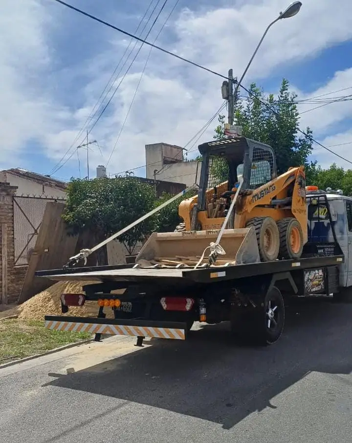Foto de grúa en servicio nocturno